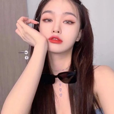 戴脚镣的女孩